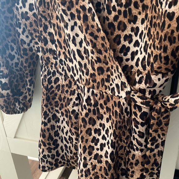 Leopard Print wrap blouse - Picture 4 of 7